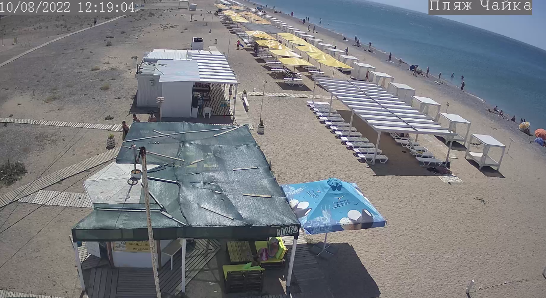 Пляжі порожні, але горілку продають: як виглядає Новофедорівка просто зараз